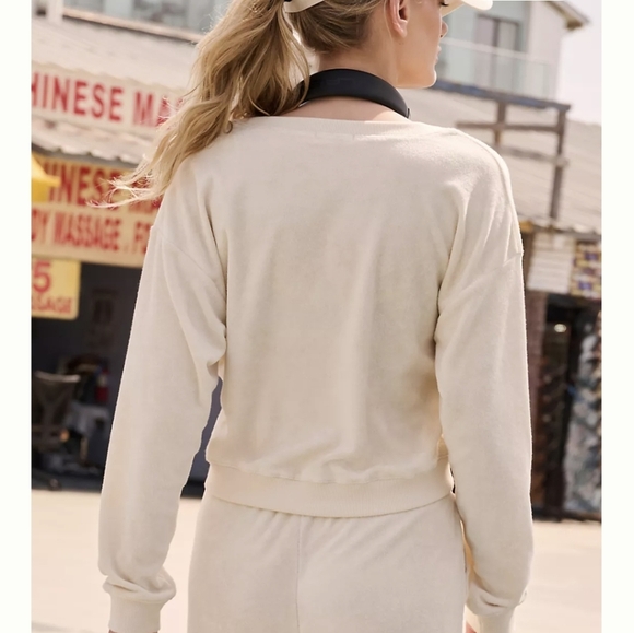 Beyond Yoga Long-Sleeve Tropez Pullover Pale Butter Yellow Terry Cloth V Neck - Picture 2 of 7